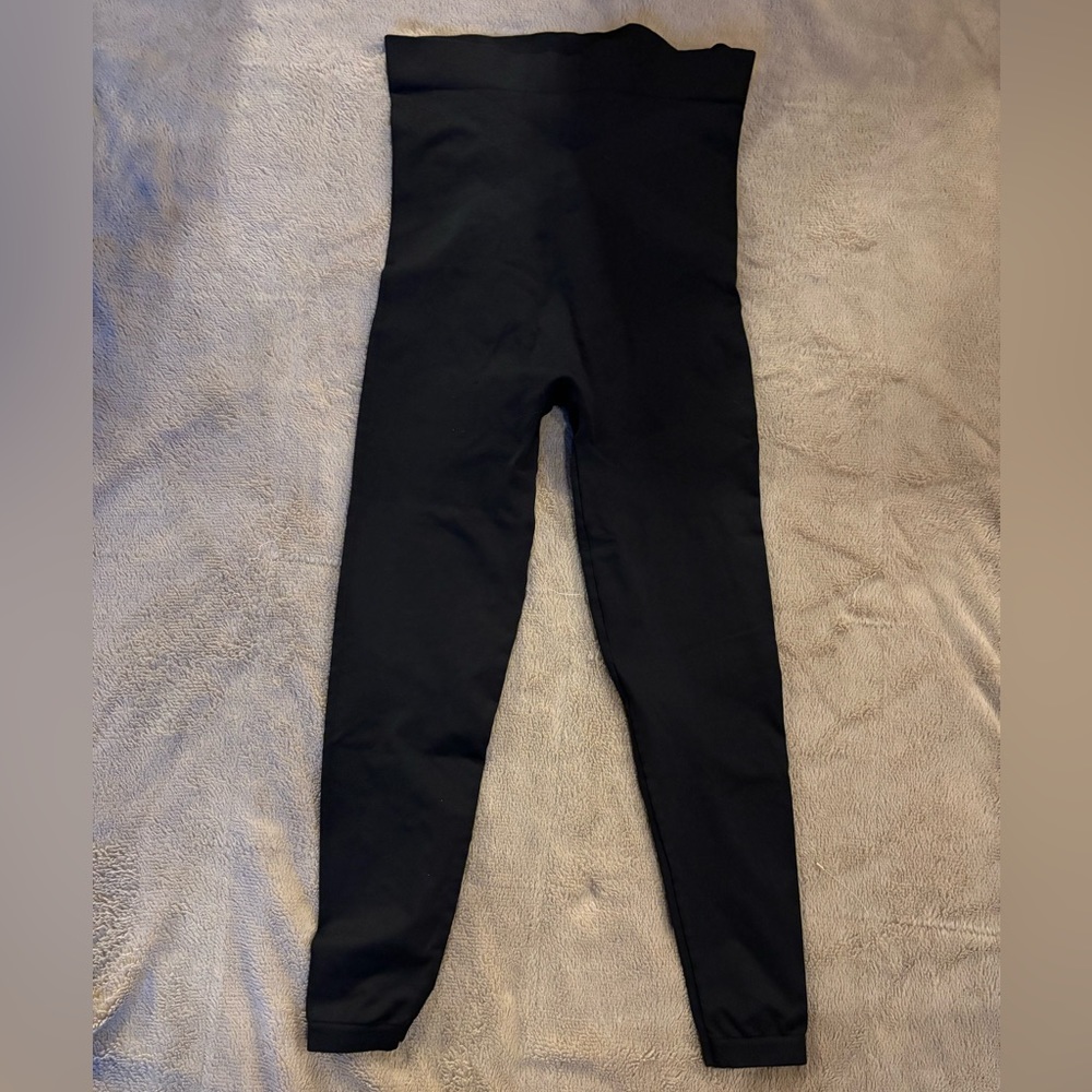 Maternity Leggings size small. In good condition. - Picture 2 of 2